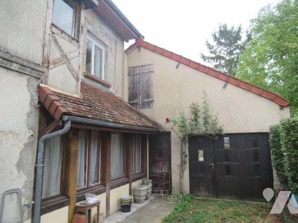 A Vendre à Pont sainte Marie dans environnement de qualité. A découvrir cette maison de 1920 d'...