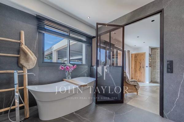 Mougins - Villa contemporaine d’exception au cœur d’un domaine privé
