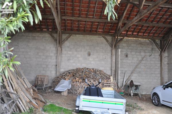 AURIGNAC à 10kms, ancienne ferme à rénover nombreuses dépendances sur près de 3 hectares : 230.000 €