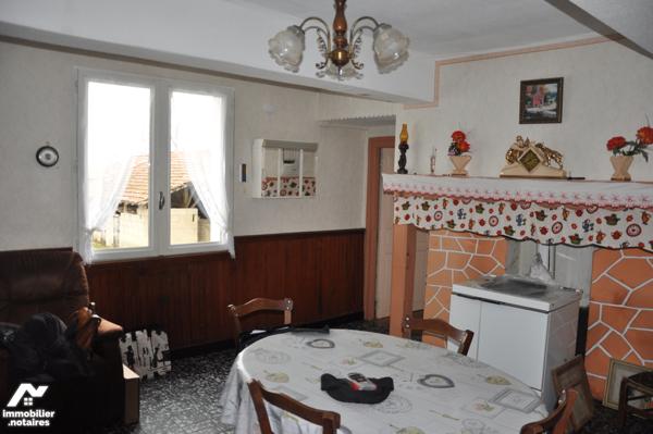 AURIGNAC à 10kms, ancienne ferme à rénover nombreuses dépendances sur près de 3 hectares : 230.000 €