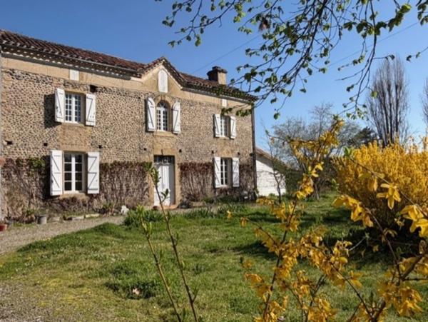 Proche PLAISANCE DU GERS (32), BELLE MAISON XIX, 200m2 dont 140 habitables, sur jardin clos de murs et de haies de 1600m2