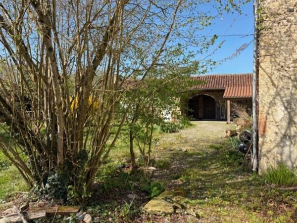 Proche PLAISANCE DU GERS (32), BELLE MAISON XIX, 200m2 dont 140 habitables, sur jardin clos de murs et de haies de 1600m2