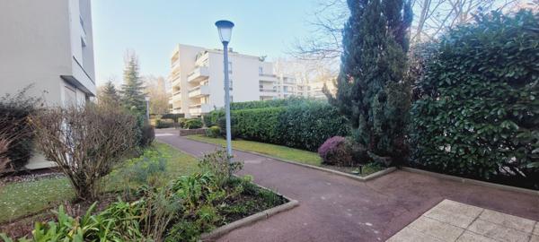 Appartement Saint Maurice 2 pièces de 45,94 m² avec cave et parking à 12 min du RER A de Joinville-le-Pont