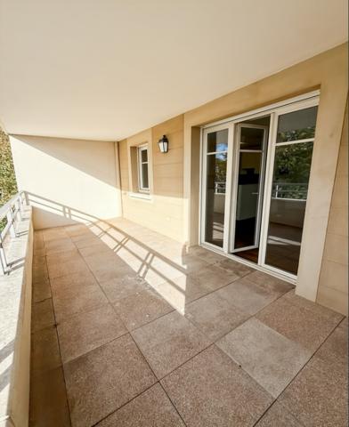 Saint-Germain-en-Laye (78100) A 5 minutes à pied du Tram 13 - Appartement 87 m² 3 ch, terrasse 15m² + 2 parking et 1 cave