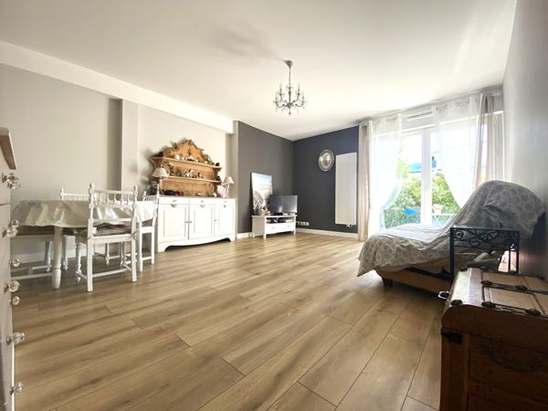Appartement à vendre à Vannes secteur Gare Hôpital Grand T3  de 70 m² Parking Terrasse