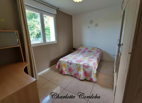 BAISSE DE PRIX : Grande maison familiale contemporaine 4 chambres avec piscine intérieure