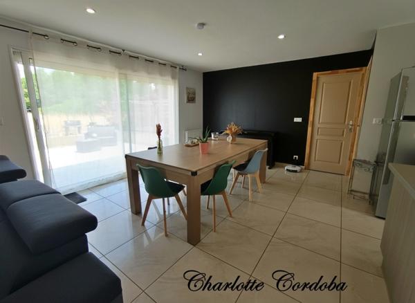 BAISSE DE PRIX : Grande maison familiale contemporaine 4 chambres avec piscine intérieure