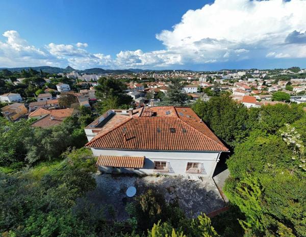 En exclusivité au quartier du Bas Brésis, grande maison d'architecte disposant de 2 logements , terrain constructible quart