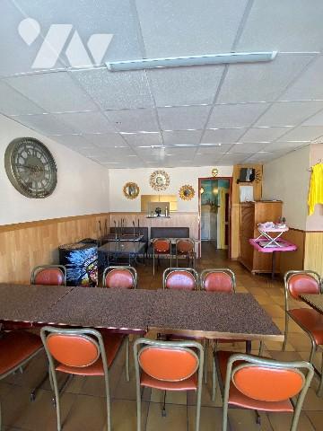 En vente immeuble composé d'un local commercial (café) et deux appartements à Coudekerque-Branche.