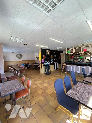 En vente immeuble composé d'un local commercial (café) et deux appartements à Coudekerque-Branche.