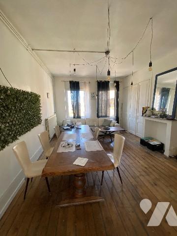 En vente immeuble composé d'un local commercial (café) et deux appartements à Coudekerque-Branche.