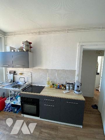 En vente immeuble composé d'un local commercial (café) et deux appartements à Coudekerque-Branche.