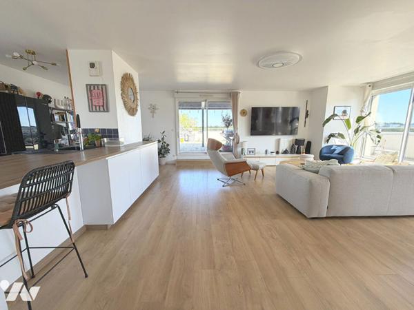 RARE T5 EN DERNIER ETAGE AVEC TERRASSE !