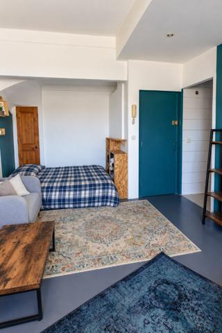 RUE AUGUSTE BLANQUI - STUDIO - LUMINOSITE, COEUR D'ILOT