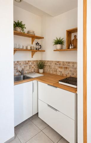 RUE AUGUSTE BLANQUI - STUDIO - LUMINOSITE, COEUR D'ILOT