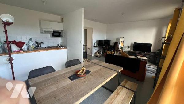 RENNES. Quartier POTERIE. Dans résidence Le Toffoli, appartement de type 2 de 42,99 m2 Hab. sit...