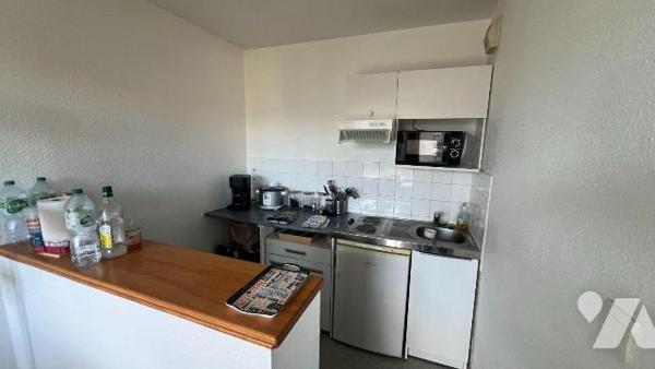 RENNES. Quartier POTERIE. Dans résidence Le Toffoli, appartement de type 2 de 42,99 m2 Hab. sit...