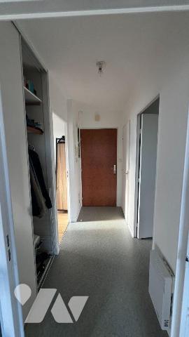 RENNES. Quartier POTERIE. Dans résidence Le Toffoli, appartement de type 2 de 42,99 m2 Hab. sit...
