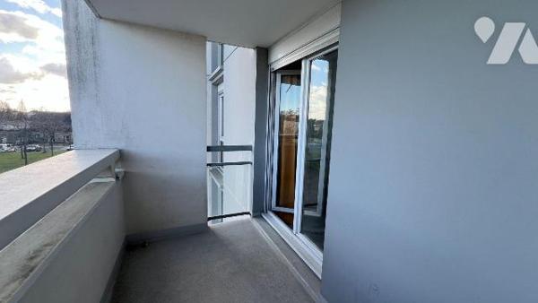 RENNES. Quartier POTERIE. Dans résidence Le Toffoli, appartement de type 2 de 42,99 m2 Hab. sit...
