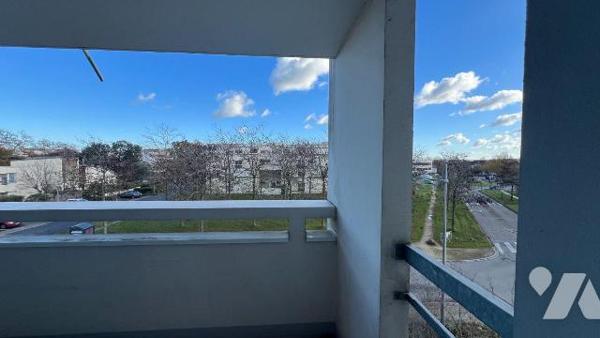 RENNES. Quartier POTERIE. Dans résidence Le Toffoli, appartement de type 2 de 42,99 m2 Hab. sit...