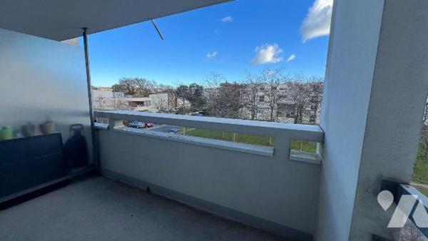 RENNES. Quartier POTERIE. Dans résidence Le Toffoli, appartement de type 2 de 42,99 m2 Hab. sit...