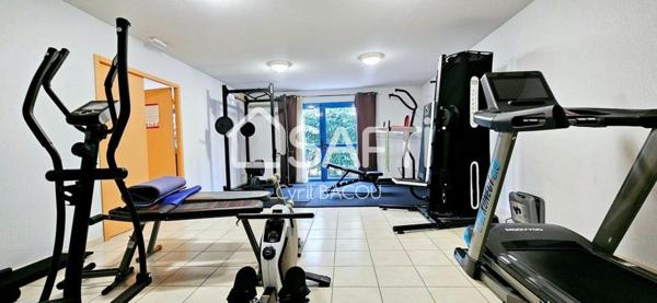 Appartement une pièce 24 m2 avec terrasse, parking, et cave