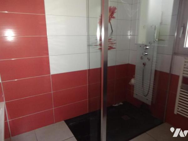 DONGES proche BESNE, Maison T4/T5, 154 m² SH, Pièce de vie 55m², Terrain 1174m² extension 50m² 2010.