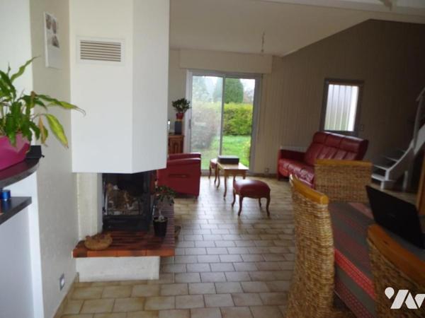 DONGES proche BESNE, Maison T4/T5, 154 m² SH, Pièce de vie 55m², Terrain 1174m² extension 50m² 2010.