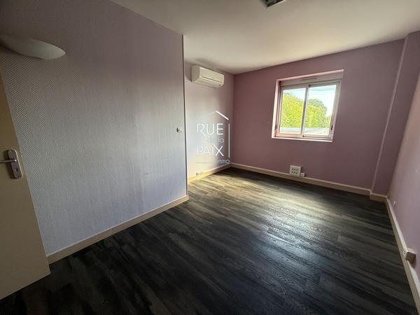 86100 CHATELLERAULT appartement / bureaux Chatellerault 5 pièce(s) 164.87 m2