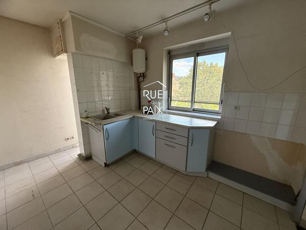 86100 CHATELLERAULT appartement / bureaux Chatellerault 5 pièce(s) 164.87 m2