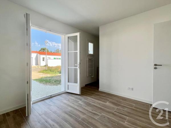 Maison à vendre  5 pièces - 125 m 2   ST PIERRE D OLERON  - 17