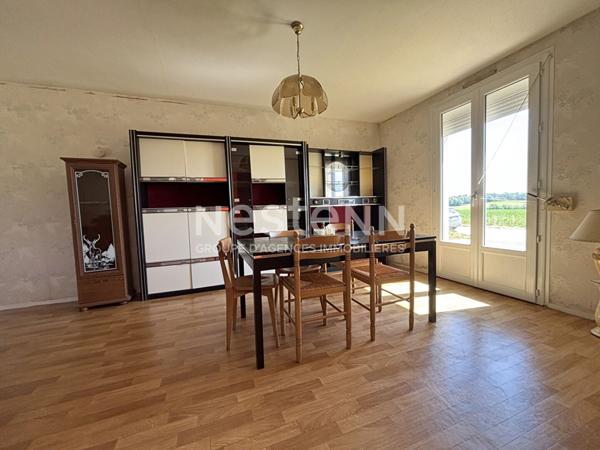 Maison de plain-pied à vendre à MOREAC 3 chambres, garage et son jardin de 520 m²