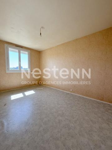 Maison de plain-pied à vendre à MOREAC 3 chambres, garage et son jardin de 520 m²