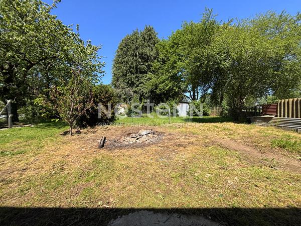 Maison de plain-pied à vendre à MOREAC 3 chambres, garage et son jardin de 520 m²