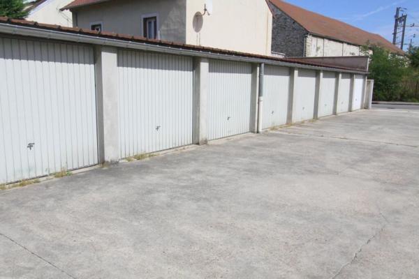 Stationnement à louer    Les Mureaux