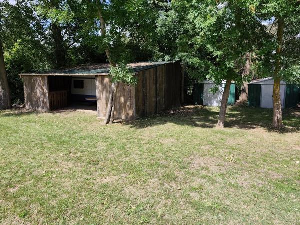 Terrain de loisirs avec étang alimenté par sources – Saint-Genou (36)