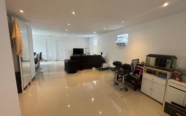 Immeuble à vendre    6 pièces •  Goussainville