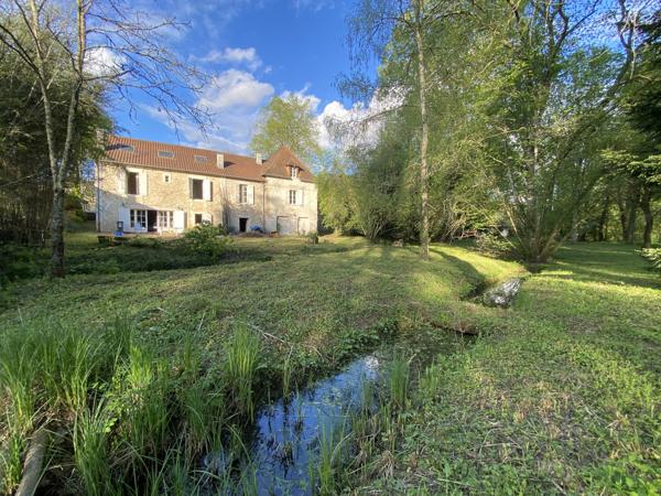 Maison à vendre à Javerlhac-et-la-Chapelle-Saint-Robert (24300) - Dordogne