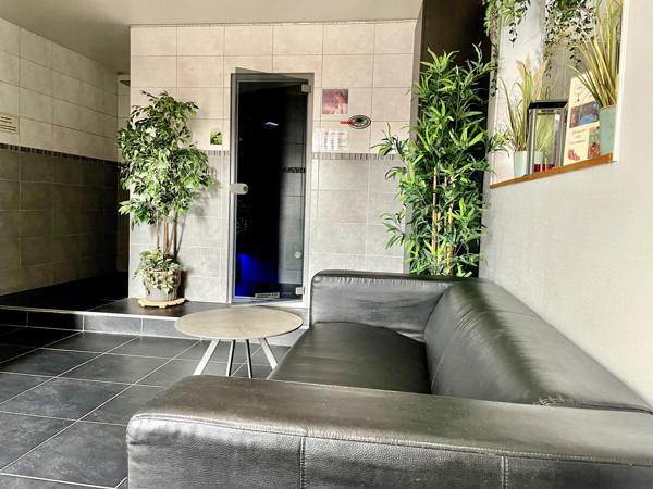 Opportunité rare –Vente fonds de commerce, murs et habitation – Propriété avec chambres d’hôte, spa et activité clé en main