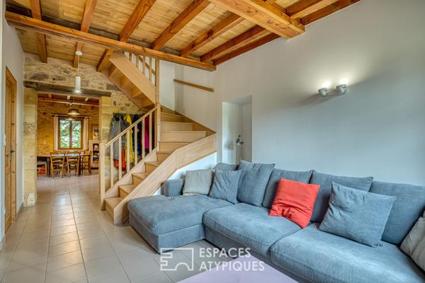 Hameau Périgourdin au coeur de 13,5 hectares avec deux sources naturelles