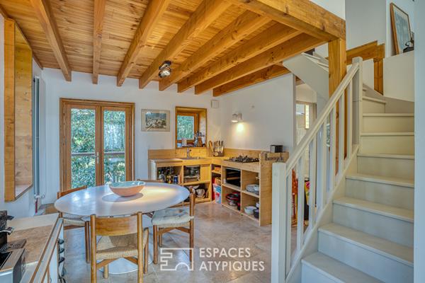 Hameau Périgourdin au coeur de 13,5 hectares avec deux sources naturelles