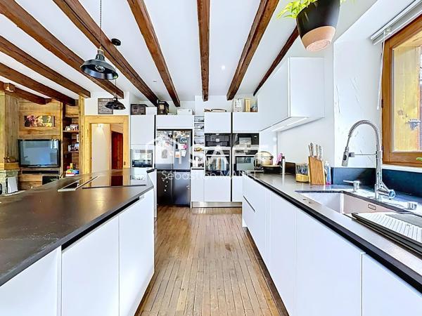 Maison 4 chambres, double garage, climatisation