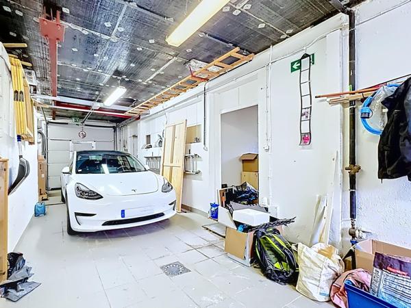 Maison 4 chambres, double garage, climatisation