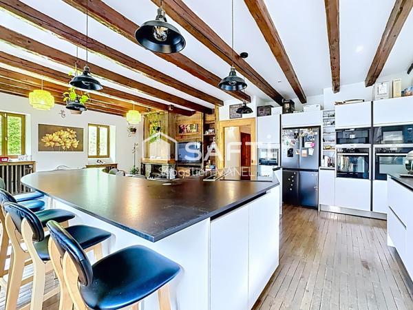 Maison 4 chambres, double garage, climatisation