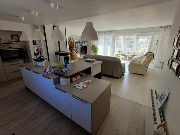 Plougasnou (29630) Plougasnou coeur du bourg, appartement T4 récent exposé au Sud Ouest.