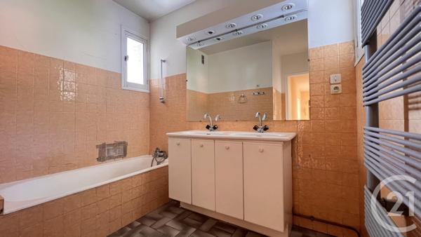 Appartement F3 à vendre  3 pièces - 88,96 m2 ST AFFRIQUE - 12