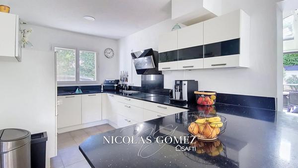 Belle maison T4 111 m² avec piscine, garage, DPE "C" - Collonges-Au-Mont-d'Or
