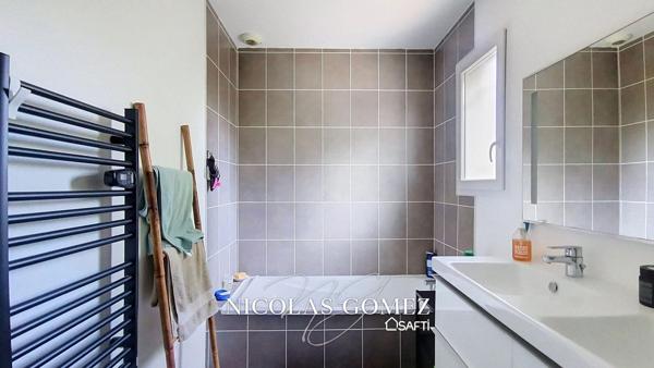 Belle maison T4 111 m² avec piscine, garage, DPE "C" - Collonges-Au-Mont-d'Or