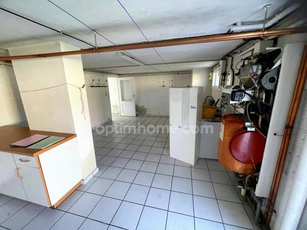 ❤️ Maison lumineuse avec grand séjour, sous-sol complet de 80 m² et terrain de 800 m² exposé sud-est, à deux pas des écoles et commodités de Montbrison