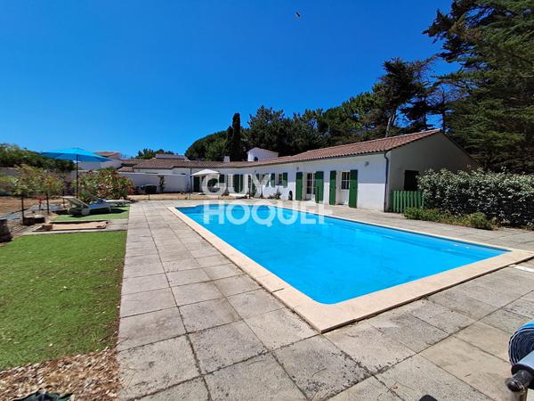 Maison à vendre à La Flotte - 5 pièces, piscine, grand terrain